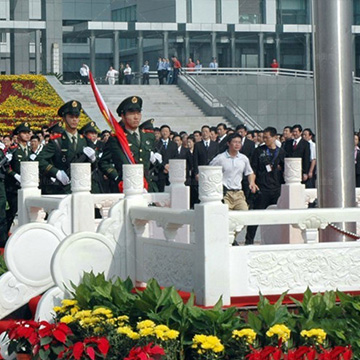 漢白玉旗臺(tái)天生優(yōu)勢(shì)，為什么采用漢白玉呢